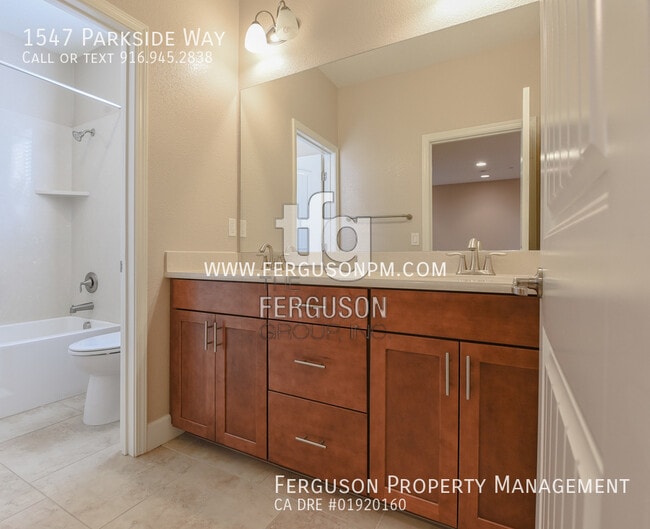 Building Photo - 1547 Parkside Way