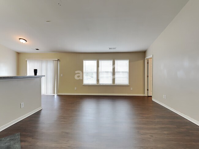 Building Photo - 926 Wolf Pack Way