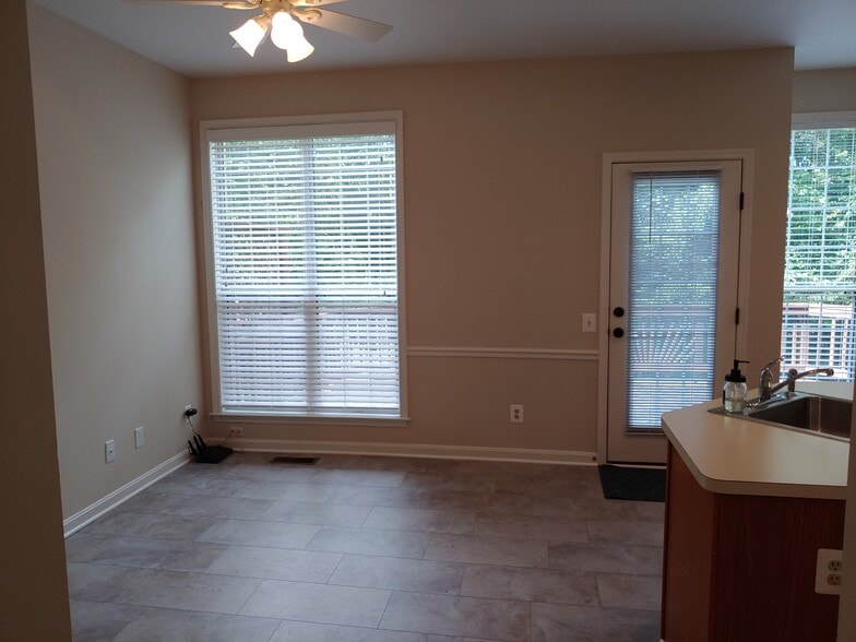 Building Photo - 47608 Sandbank Sq