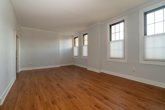 Building Photo - 1 E Chase St