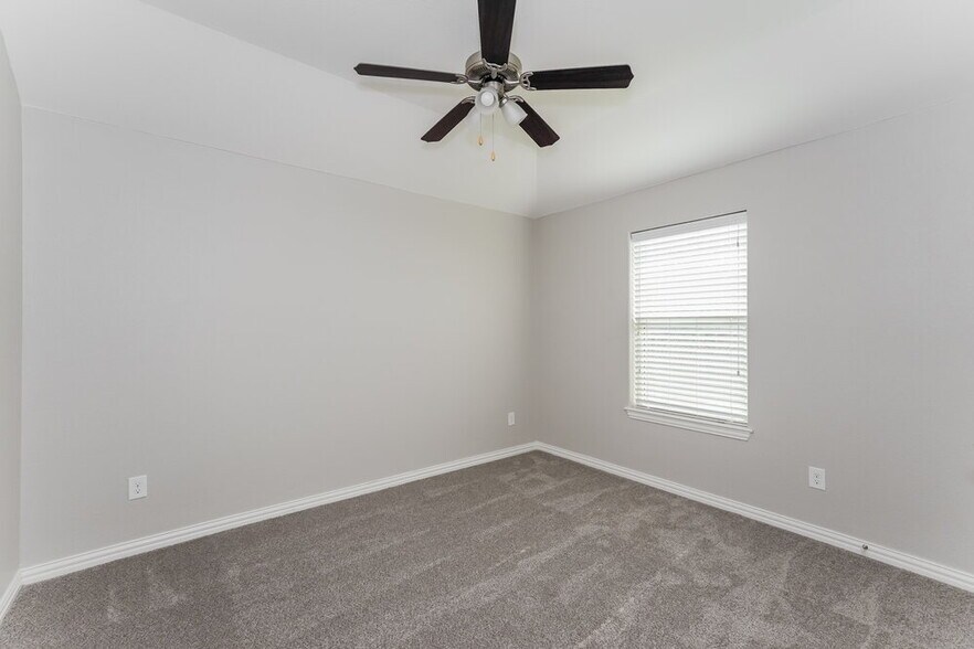 Building Photo - 7653 Rainbow Creek Dr