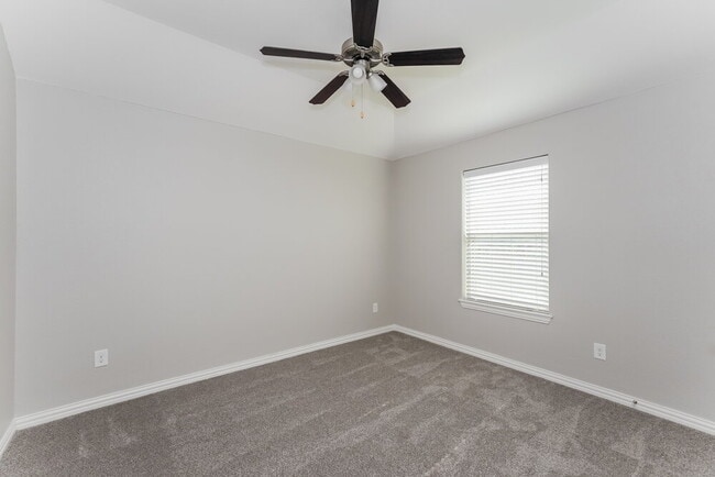 Building Photo - 7653 Rainbow Creek Dr