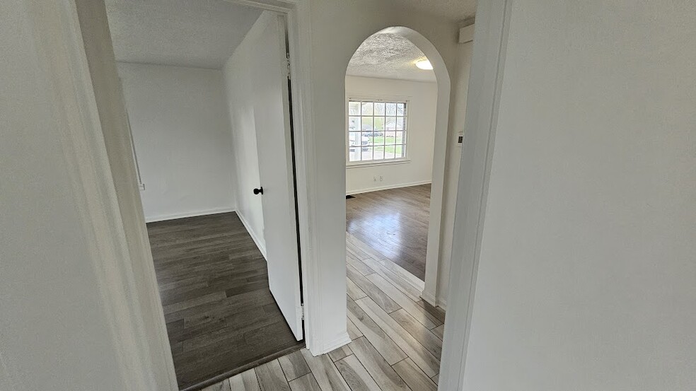 Hallway to Living Room - 5474 Terrace Ave