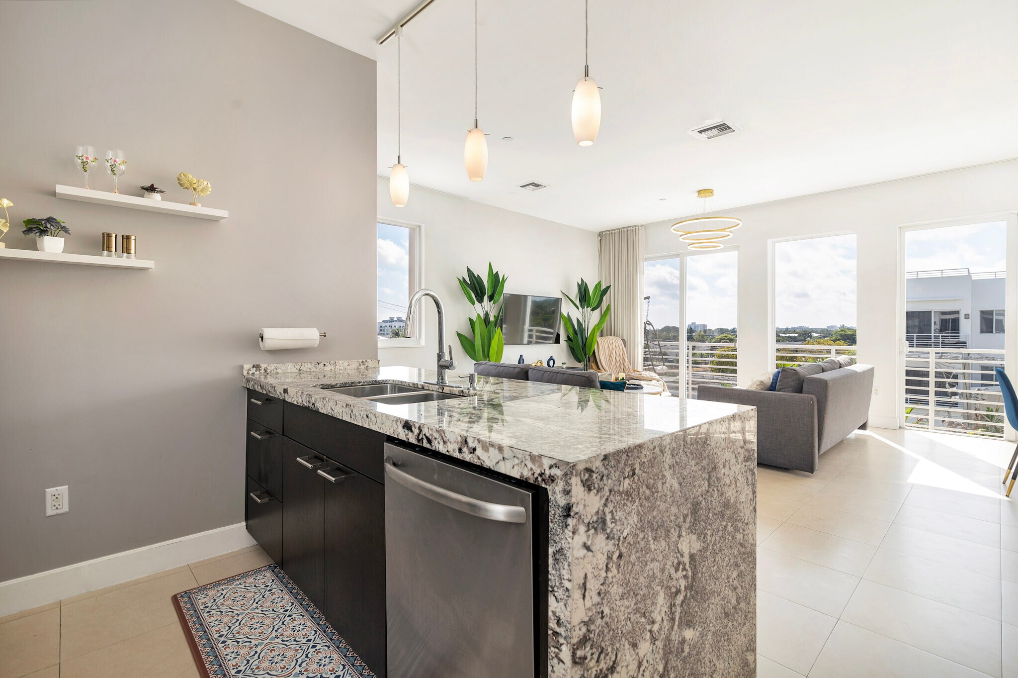 Building Photo - 111 SE 2nd St