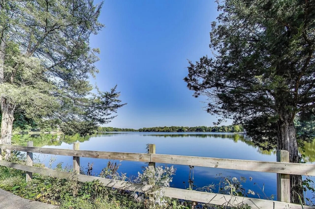 Lake view - 25 Shoreline Rd