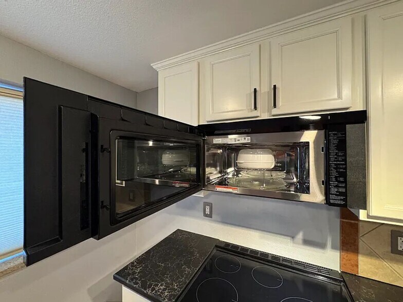 Building Photo - 1419 Detroit St