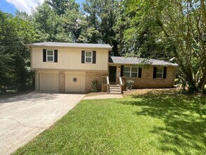 Building Photo - Updated 3BR Home with Spacious Yard & 2-Ca...