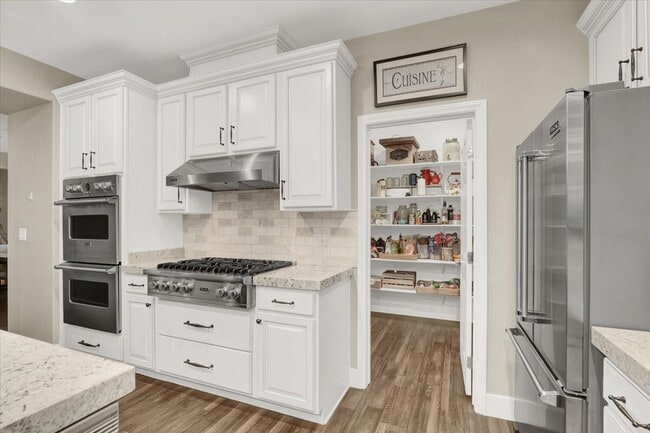 Building Photo - 12057 La Palmera Ave