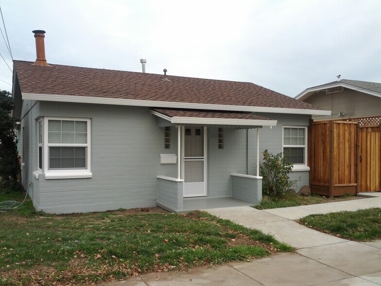 Building Photo - 402 Rutland Ave