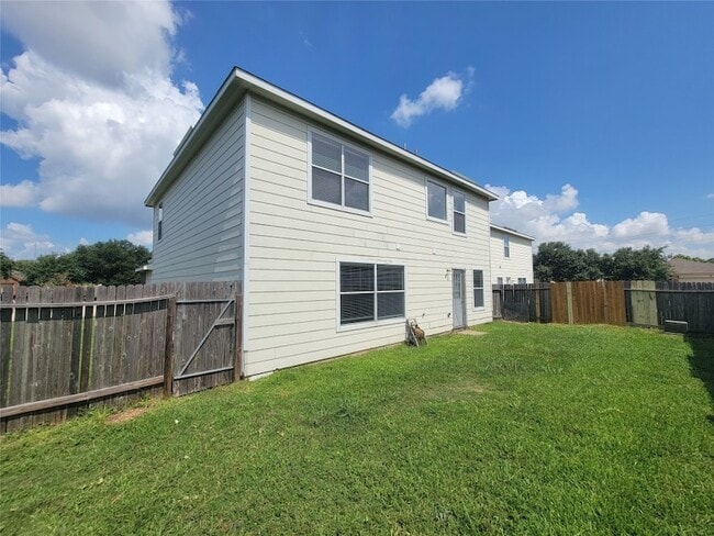 Building Photo - 2410 Lakecrest Village Ct