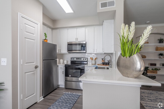 Building Photo - One Month Free on Two Bedrooms!