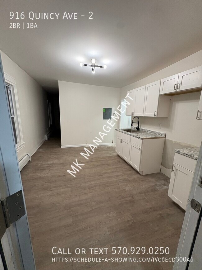 Building Photo - 916 Quincy Ave