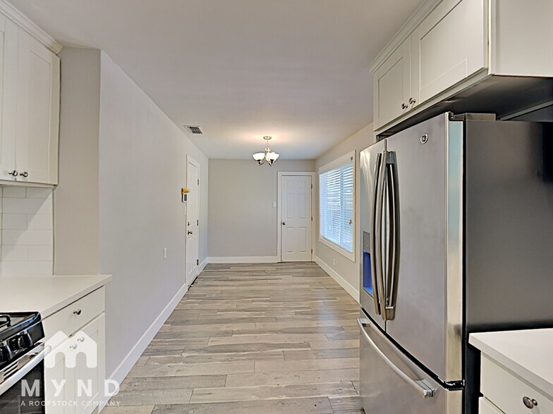 Building Photo - 2428 Drayton Dr