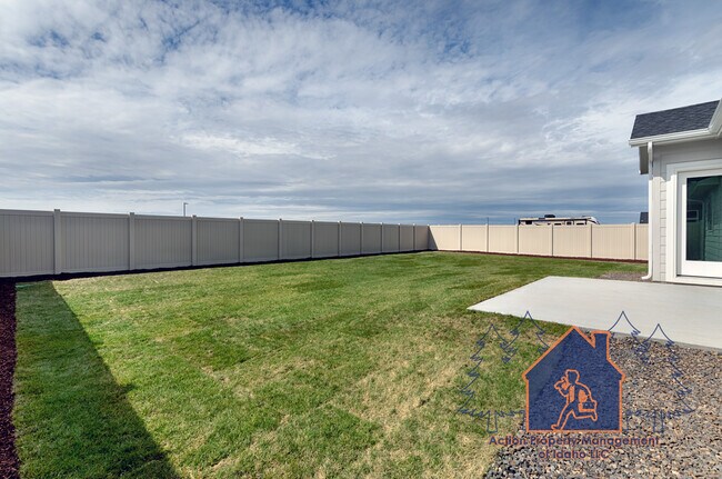 Building Photo - 18405 N Sweet William Ave