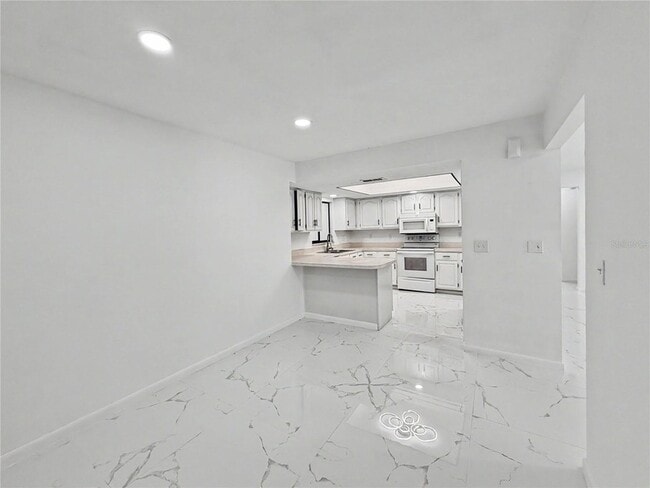 Building Photo - 2101 Hibiscus Rd