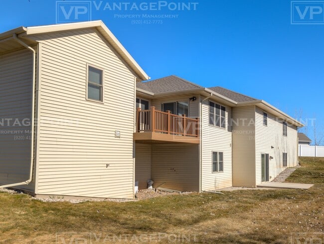 Building Photo - 2250 Daly Dr