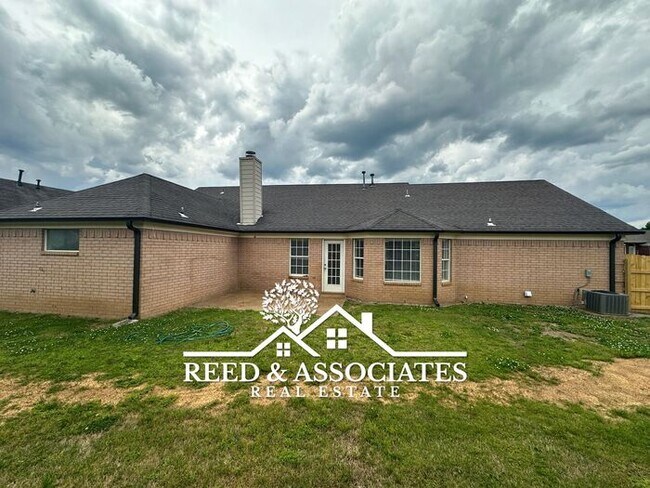 Building Photo - 3 Bedroom in Lakeland