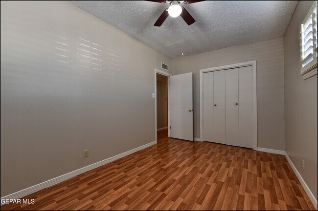 Building Photo - 5108 Paris Ave