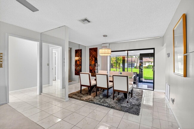 Building Photo - 4866 Dovewood Cir