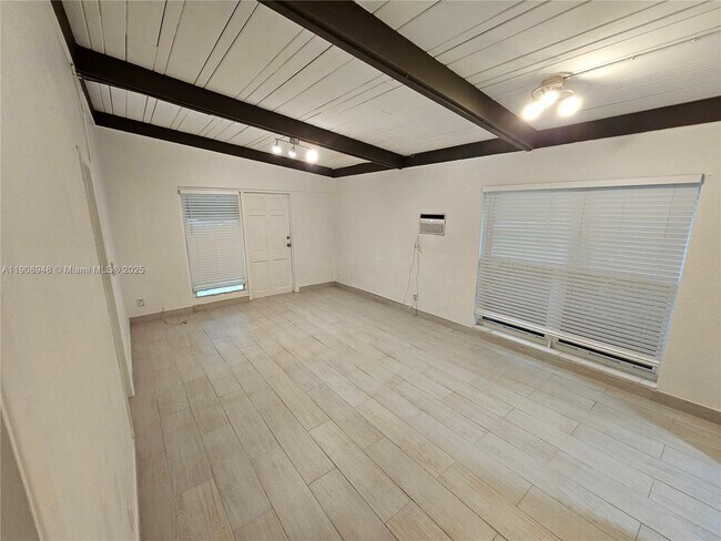 Building Photo - 227 SE 1st St