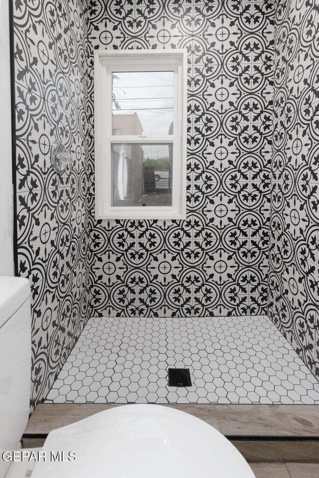 Building Photo - "Charming 2-Bedroom Duplex Retreat on Wyom...