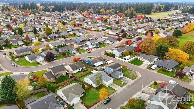 Building Photo - 15605 NE 92nd St