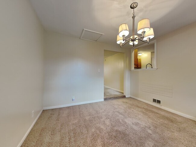 Building Photo - 4 bed 2 bath in Fishers!