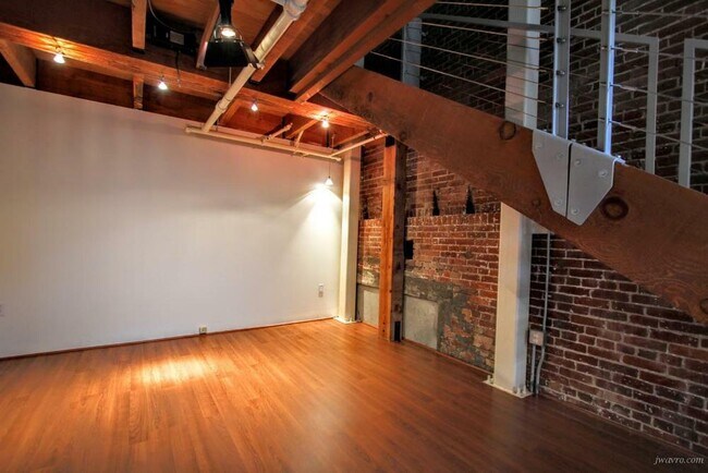 Building Photo - 650 Delancey St