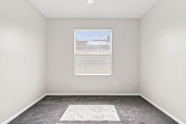 Building Photo - 2175 Condor Dr