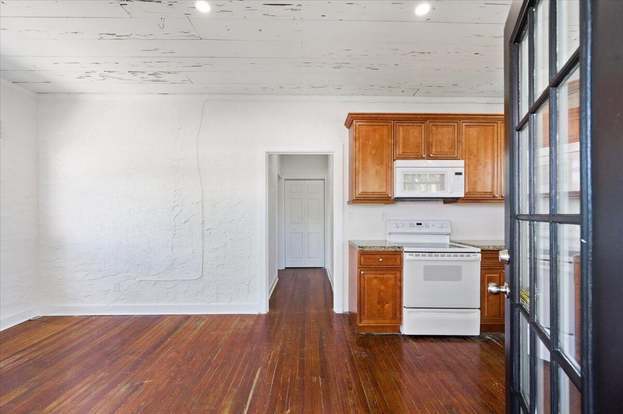 Building Photo - 301 Central Dr