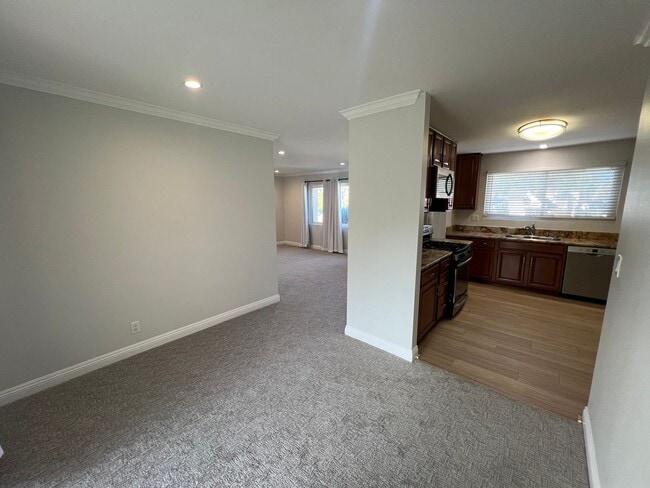 Building Photo - Thousand Oaks Living