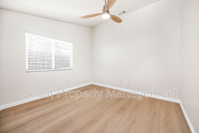 Building Photo - 39149 Rising Hill Dr