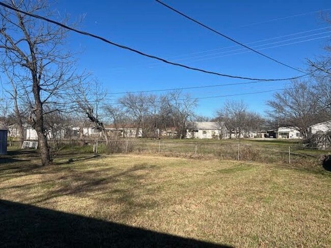 Building Photo - 1105 Fisher St