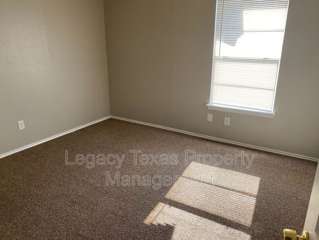 Building Photo - 1608 Sun Valley Dr