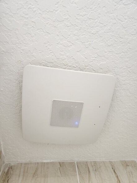 Shower vent/Bluetooth speaker - 7911 Napoleon St