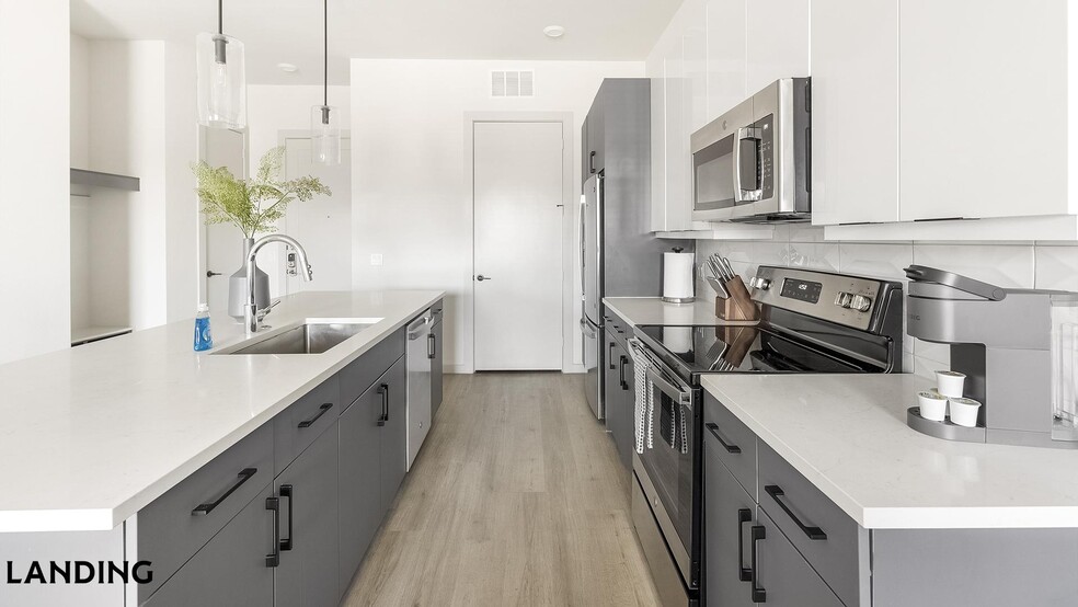 Building Photo - 1345 E 15th St