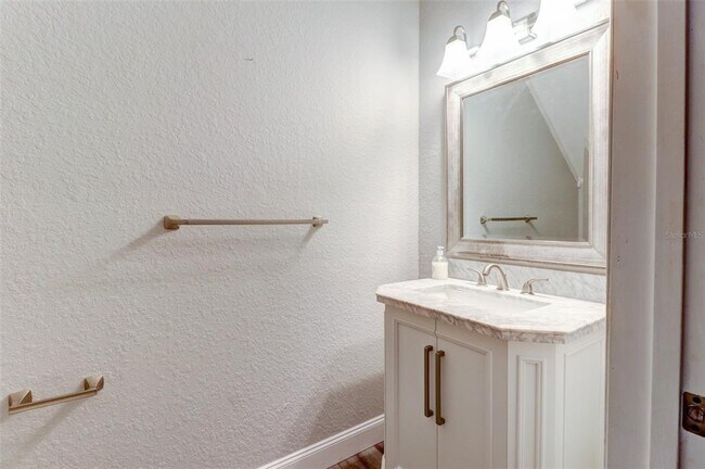 Building Photo - 16305 Fairford Palms Ct