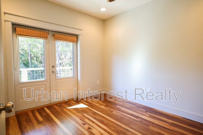 Building Photo - 15 Palm St