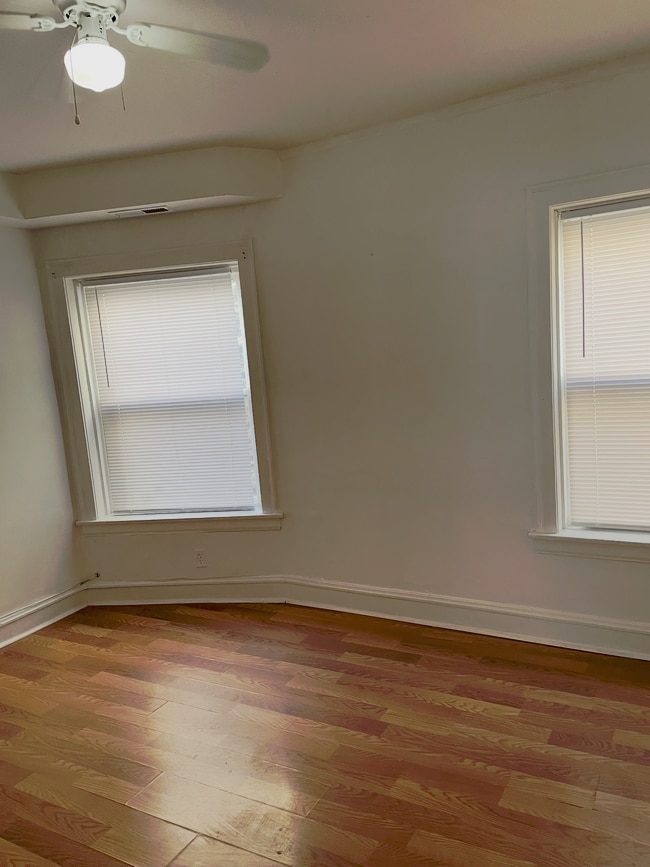 Building Photo - 6324 N Claremont Ave