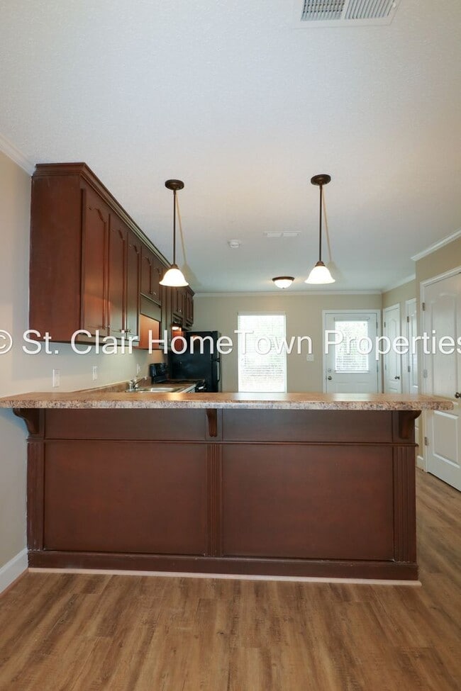 Building Photo - Newly Renovated Triplex