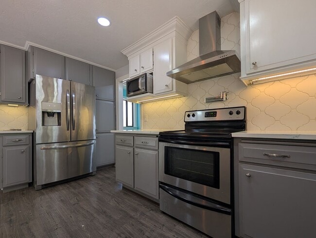 Building Photo - Updated 3-Bedroom, 2.5-Bath Home ~ Solid Surface Flooring and Spacious Kitchen!