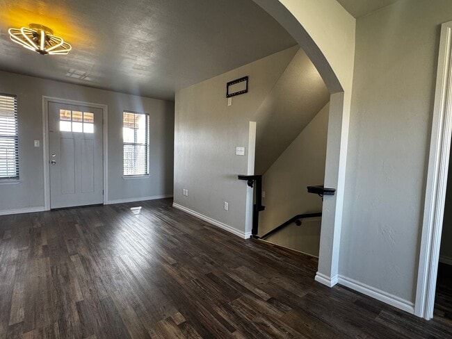 Building Photo - 501 Oak Ave