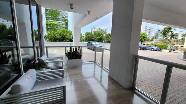 Lobby Entry Seating - 1228 West Ave