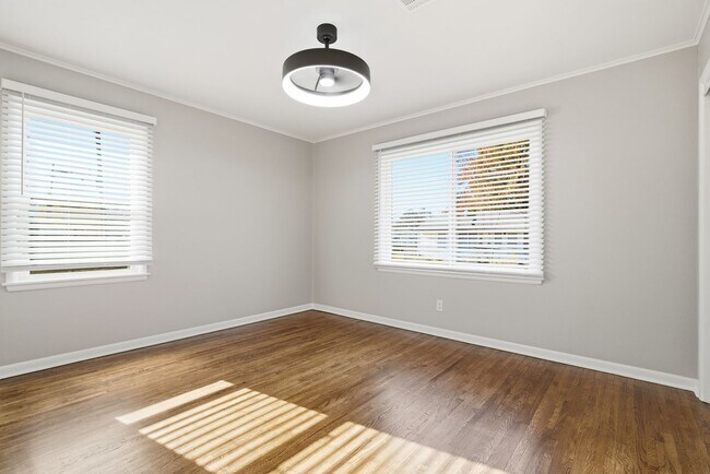 Building Photo - 3 bed/1 bath remodel within walking distance of Brookside