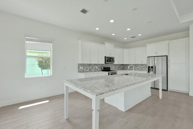 Building Photo - 5194 Macoon Wy