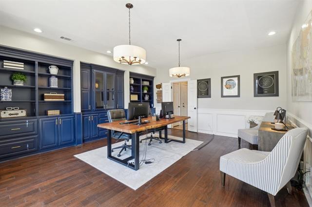 Building Photo - 208 Wellington Oaks Pl