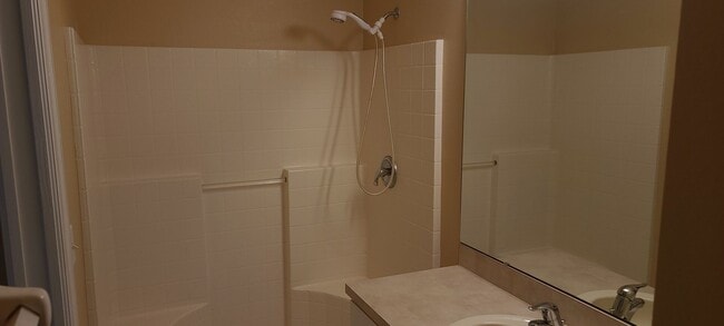 Building Photo - ~2/2~S Grand Hwy~Hillside Villas~Spacious End Unit & Close to the Pool!