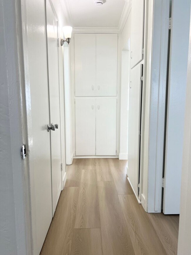 Building Photo - Bright 2 bed 1 bath in Pacific Beach