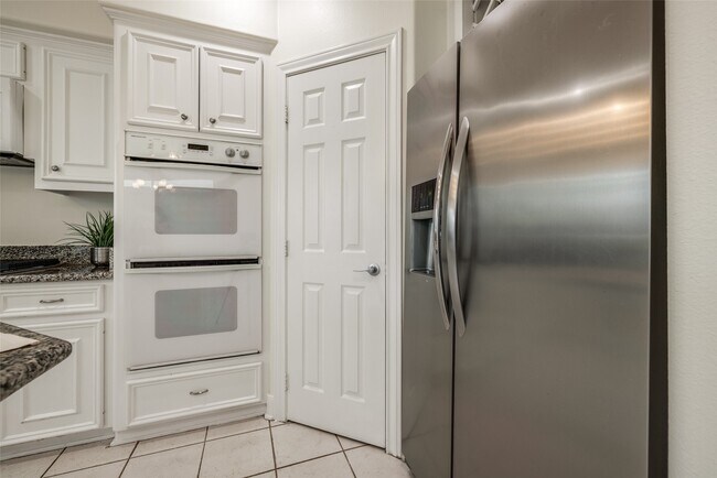 Building Photo - 2019 Morse St