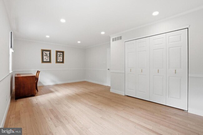 Building Photo - 1316 Heller Dr